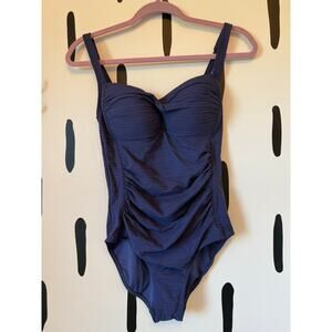 Nip Tuck Swim One-Piece Swimsuit in Navy Ruched Texture (Size US 6)‎